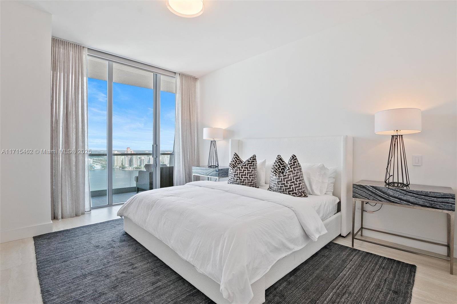 18501 Collins Ave # 3503