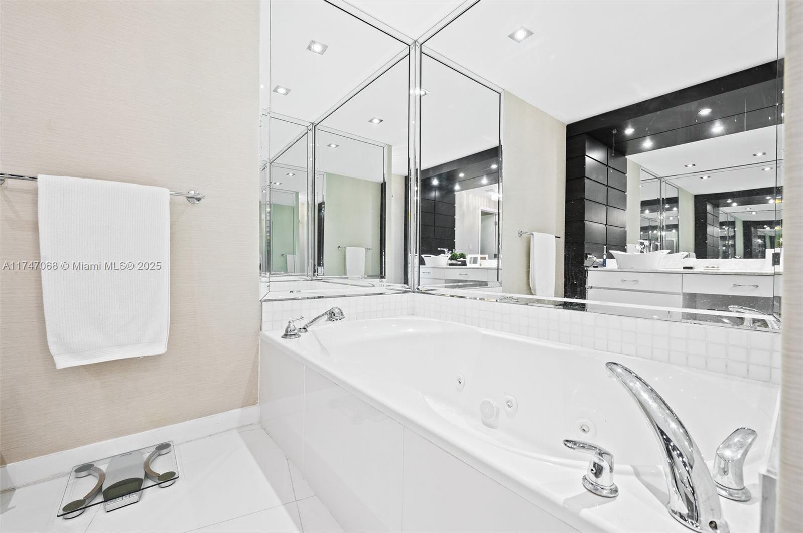9601 Collins Ave # 1208