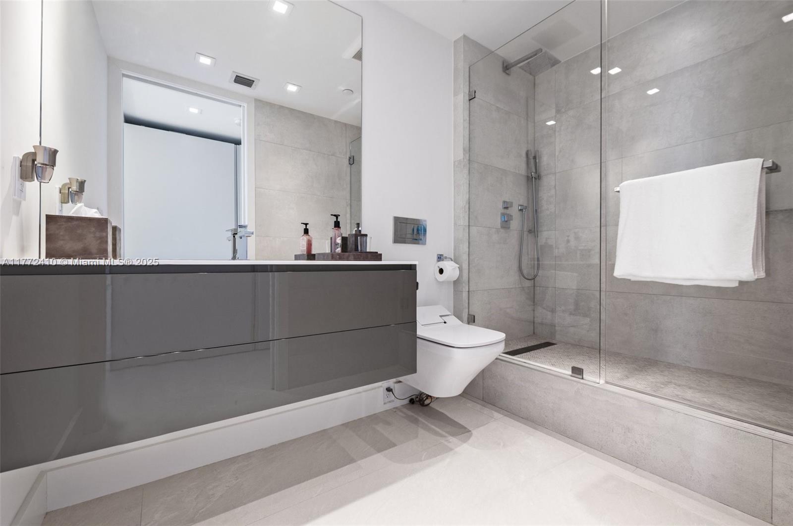 9601 Collins Ave # 1506