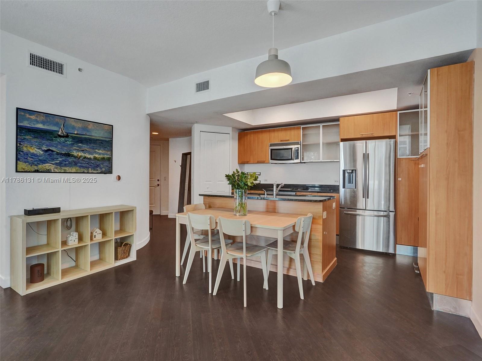 480 NE 30th St # 901