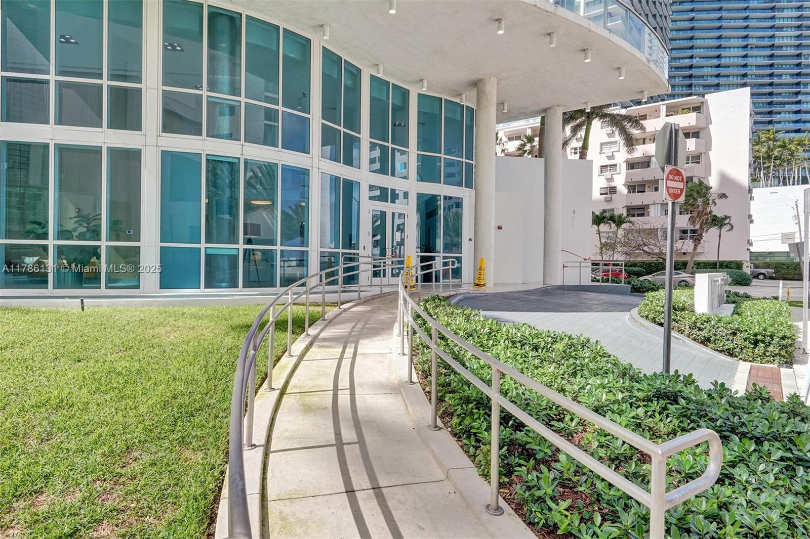 480 NE 30th St # 901