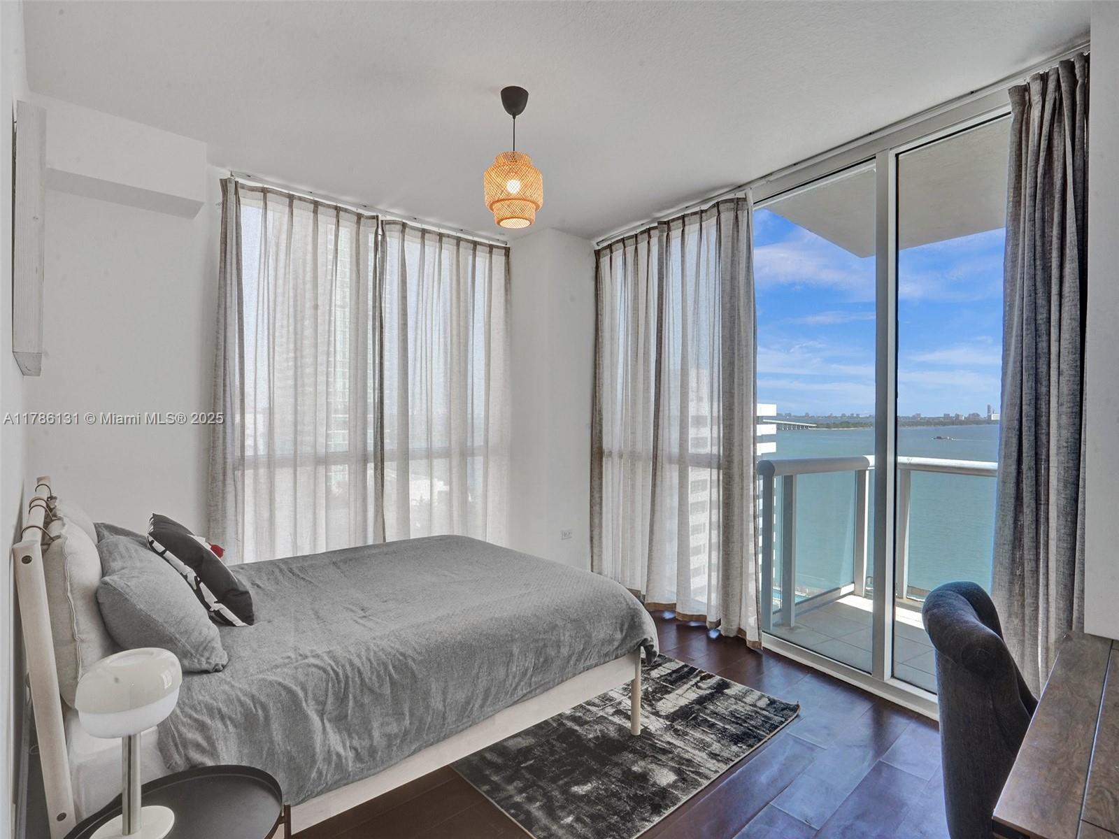 480 NE 30th St # 901