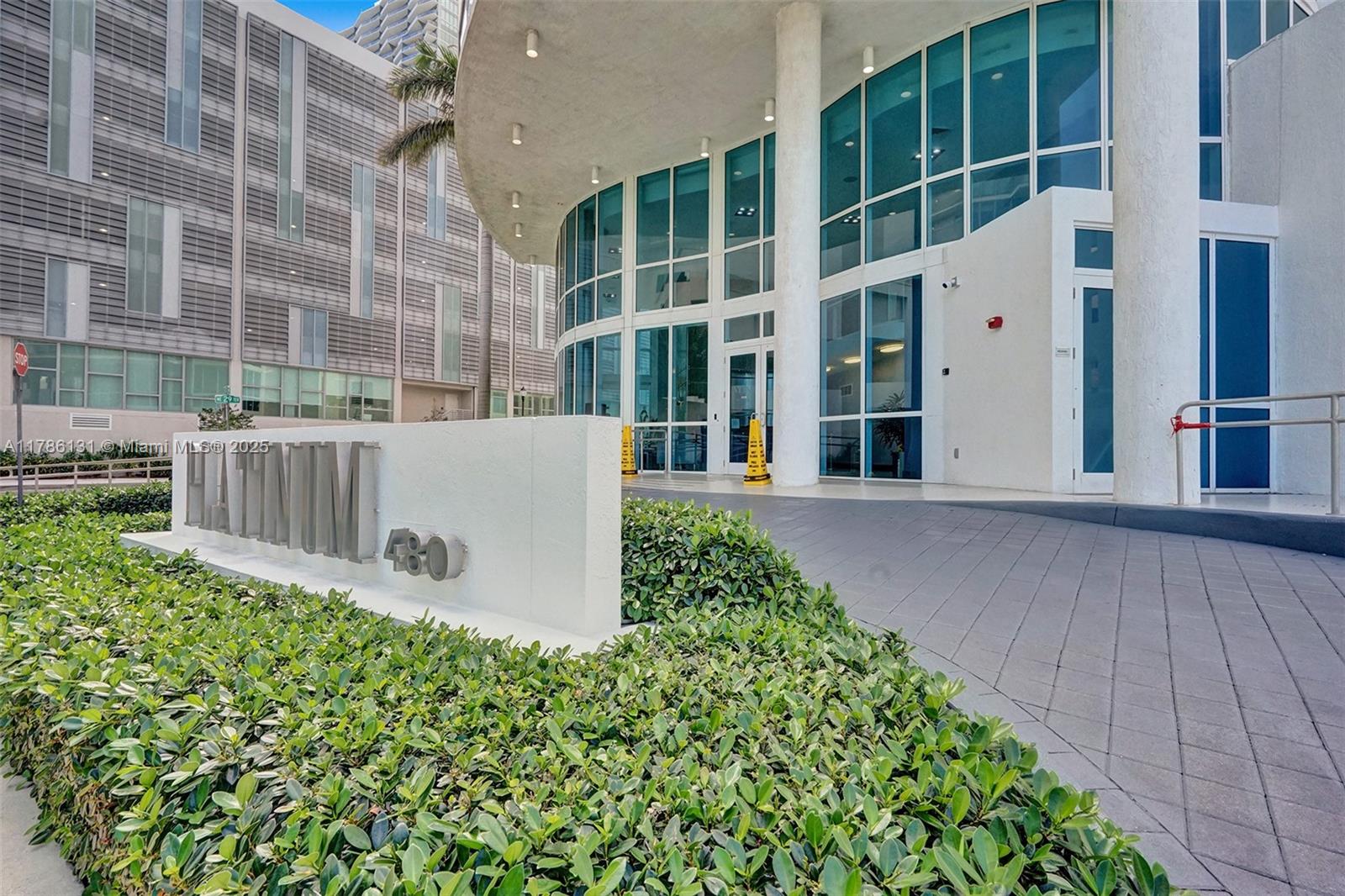 480 NE 30th St # 901