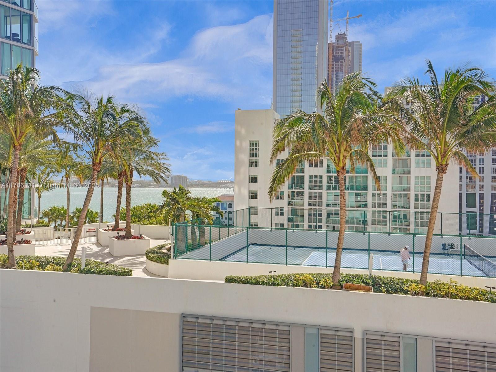 480 NE 30th St # 901