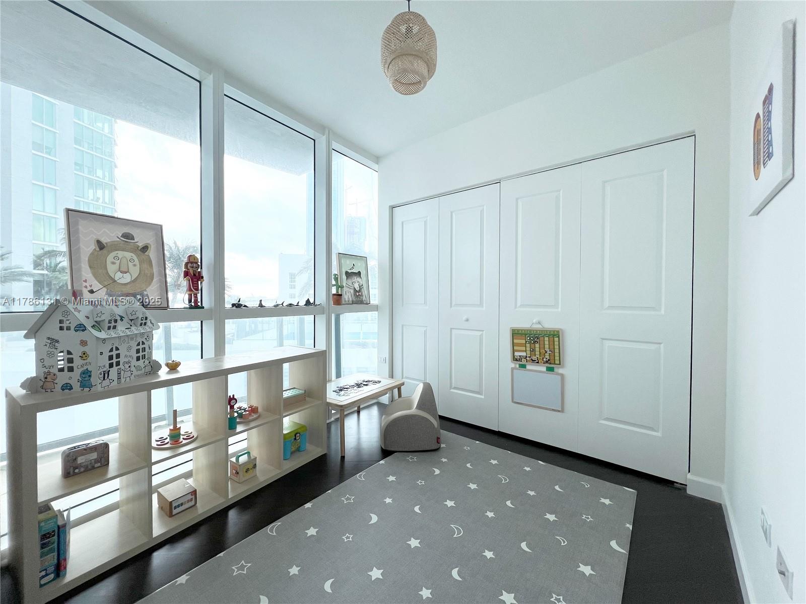 480 NE 30th St # 901