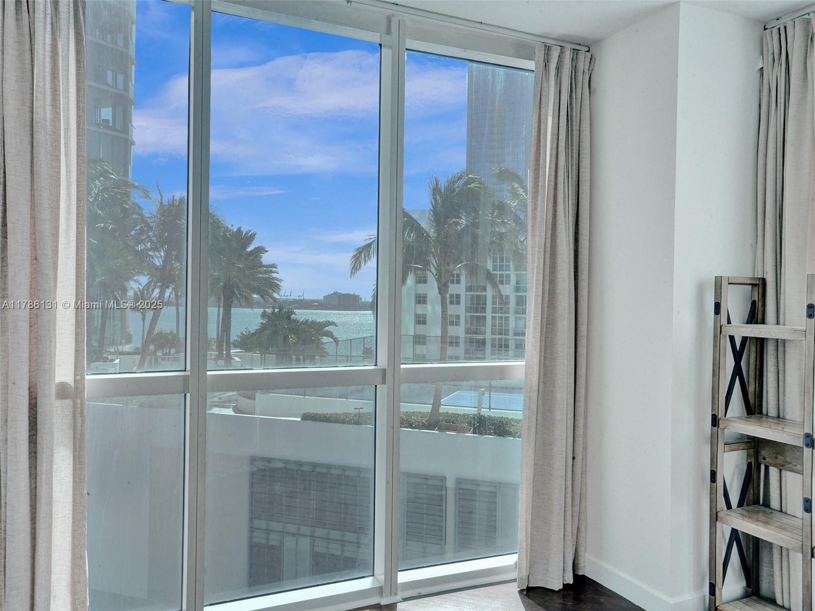 480 NE 30th St # 901