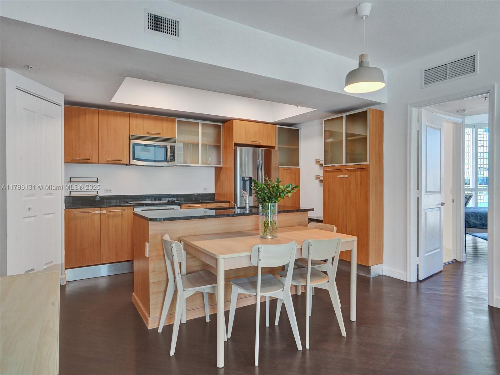 480 NE 30th St # 901