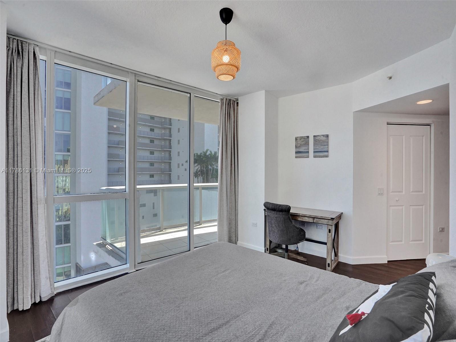 480 NE 30th St # 901