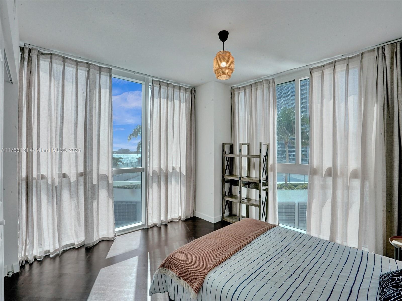 480 NE 30th St # 901