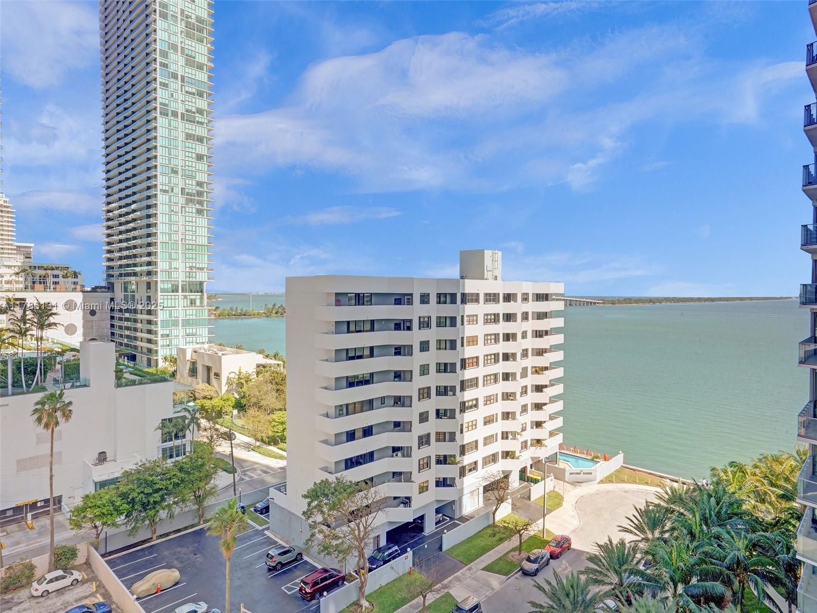 480 NE 30th St # 901