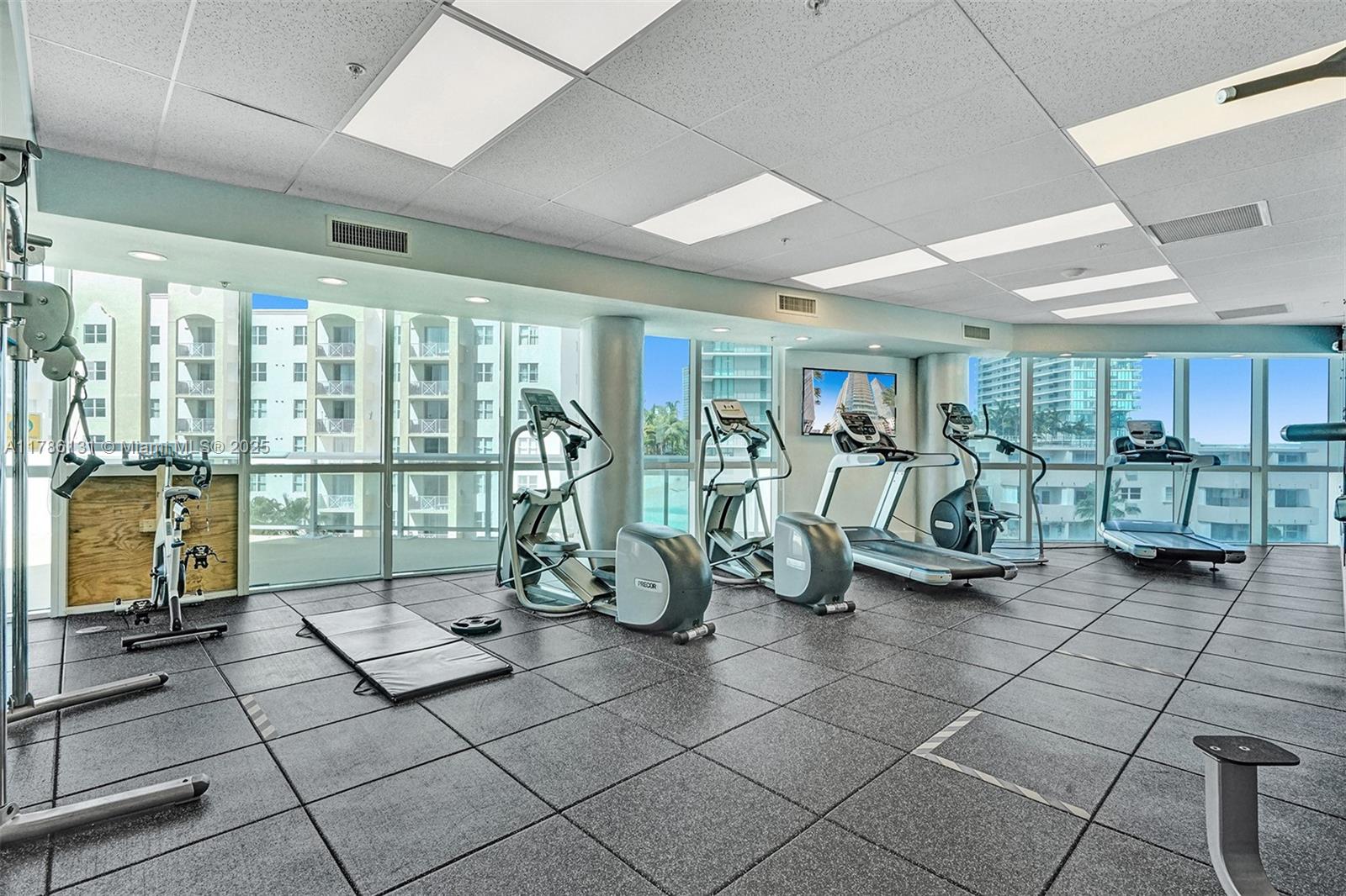 480 NE 30th St # 901