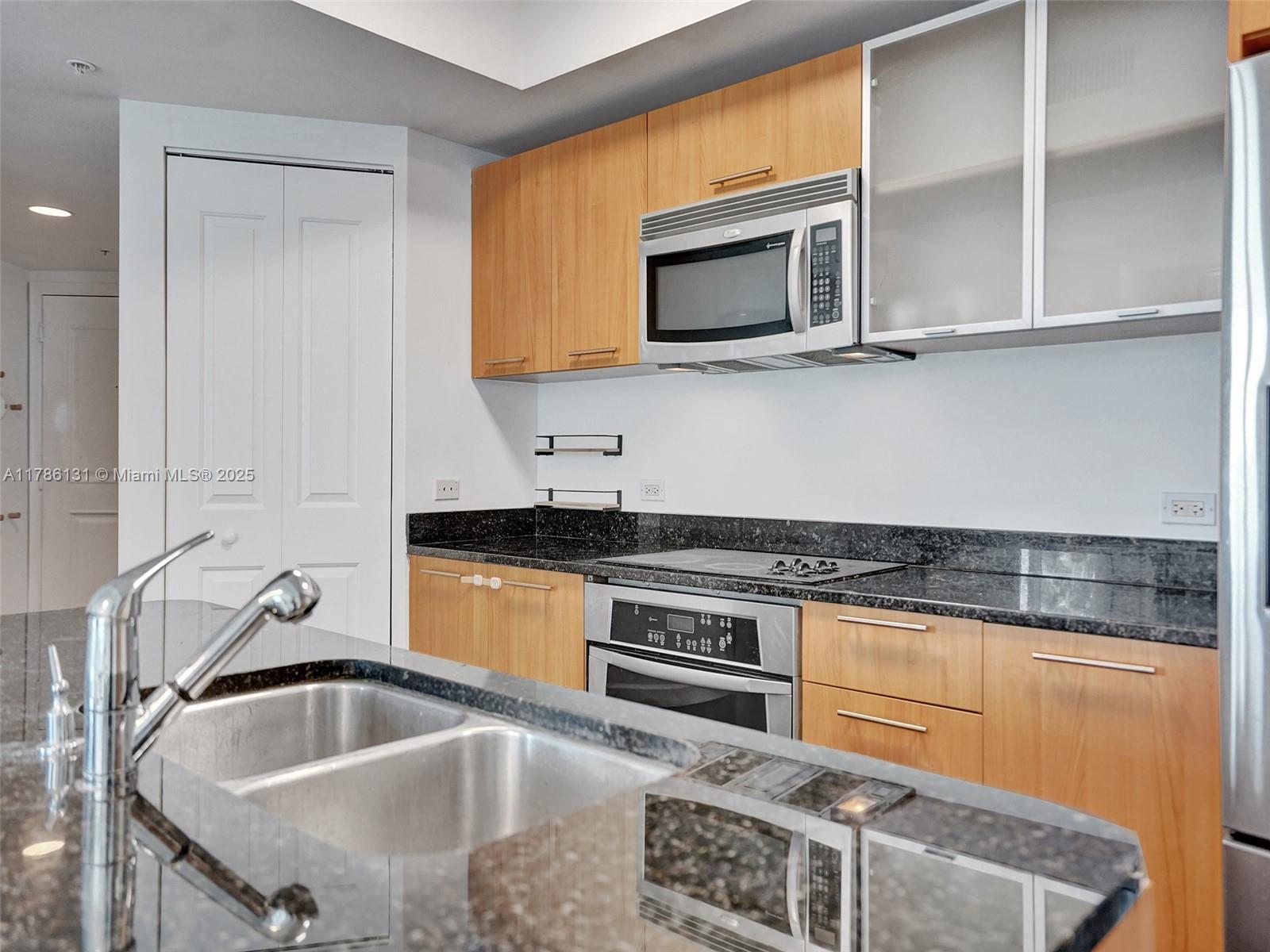 480 NE 30th St # 901