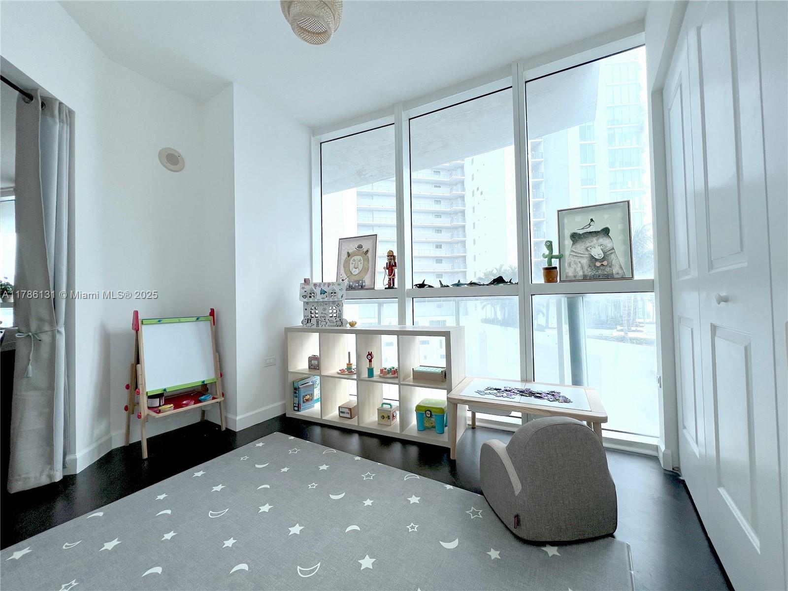 480 NE 30th St # 901