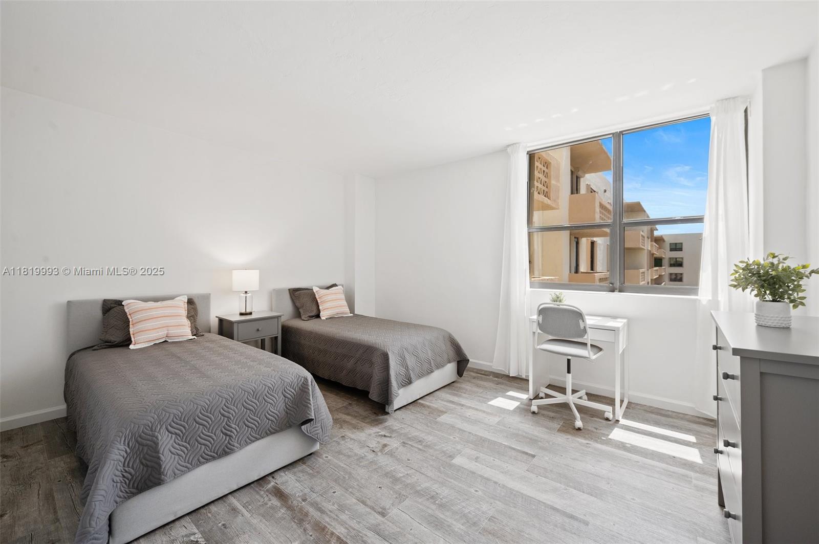 10185 Collins Ave # 1508