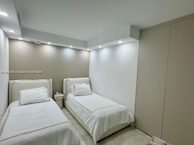 9801 Collins Ave # 14E