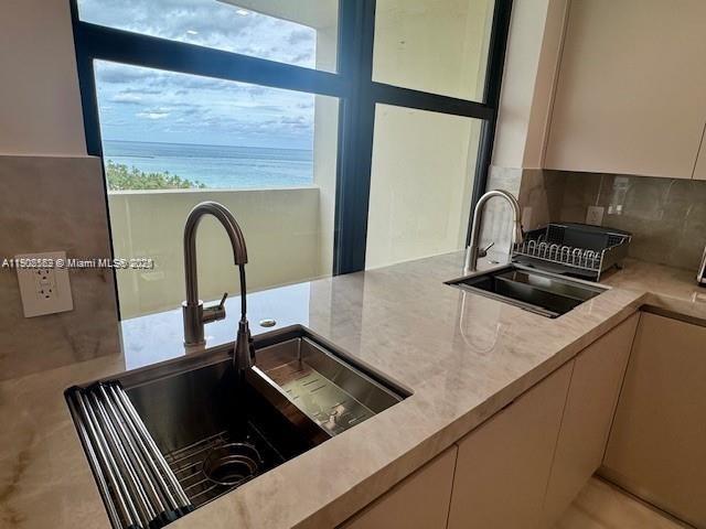9801 Collins Ave # 14E