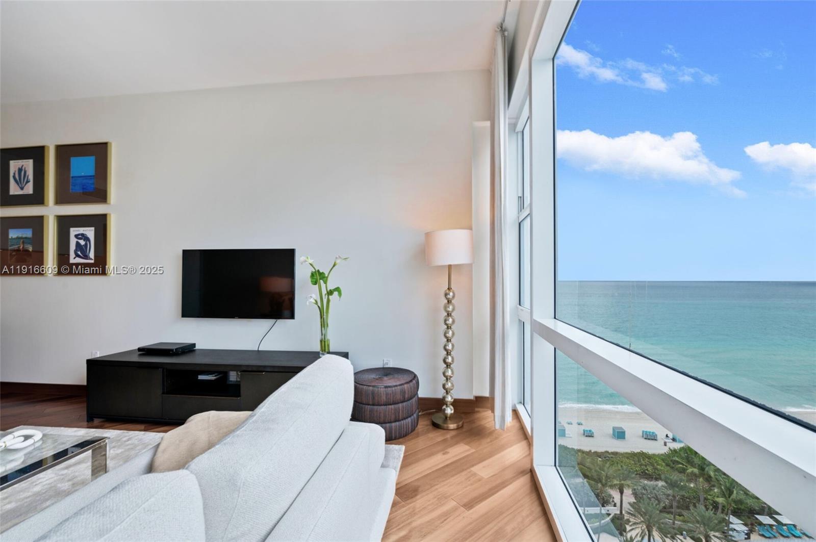 6801 Collins Ave Unit: PH06 (Deed PH 10)