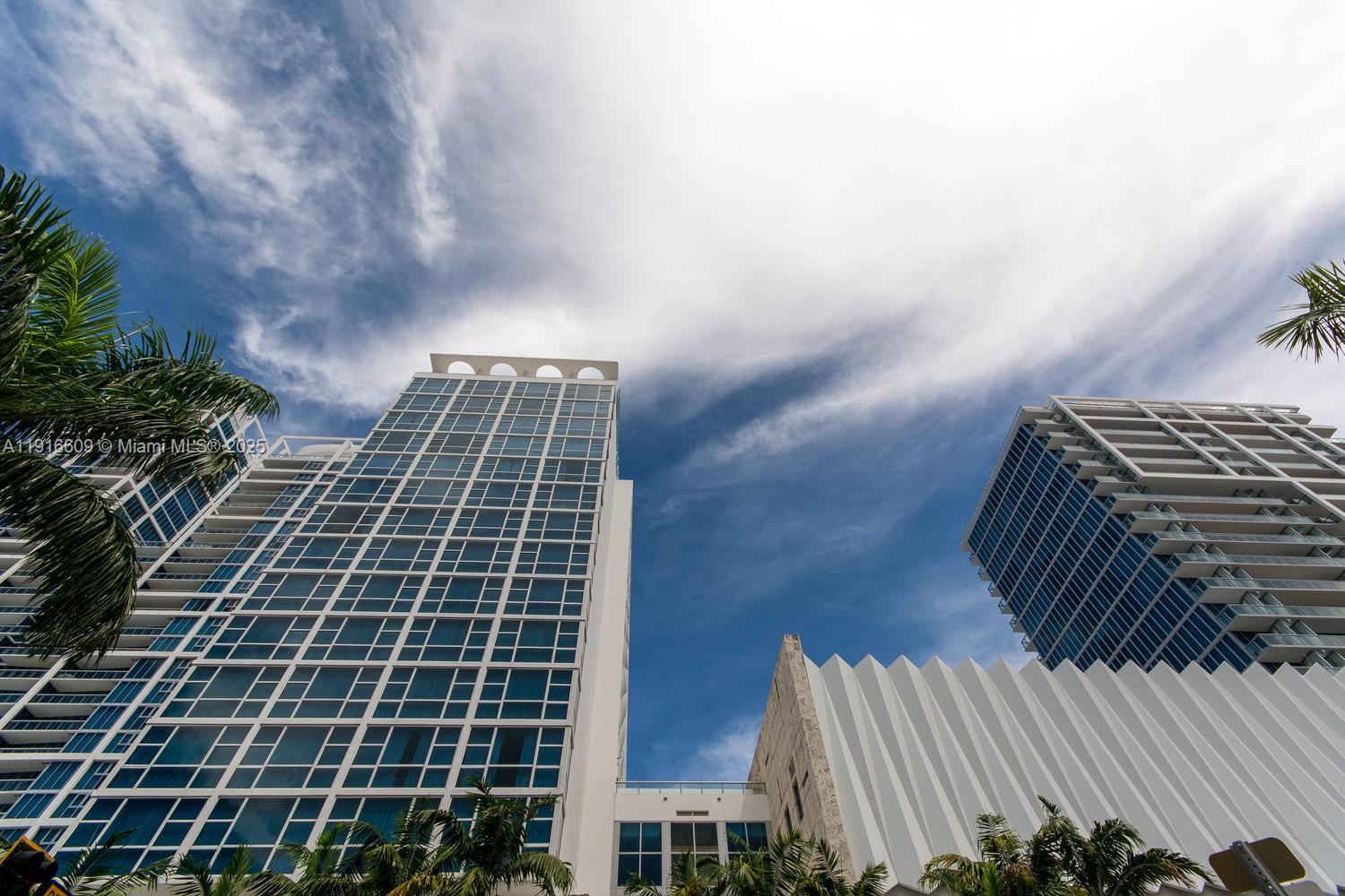 6801 Collins Ave Unit: PH06 (Deed PH 10)