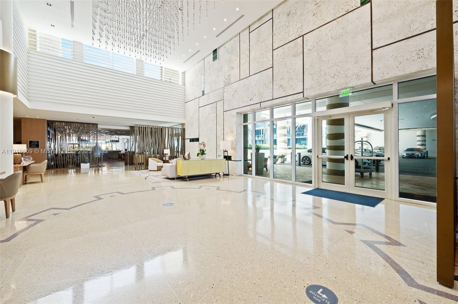 6801 Collins Ave Unit: PH06 (Deed PH 10)