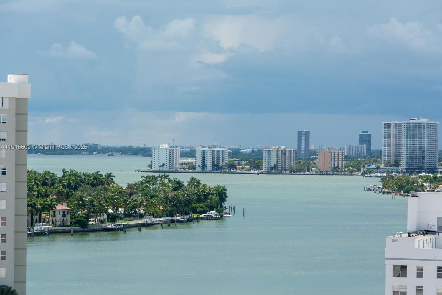 6801 Collins Ave Unit: PH06 (Deed PH 10)