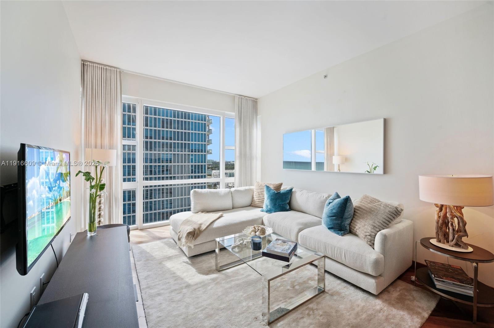 6801 Collins Ave Unit: PH06 (Deed PH 10)