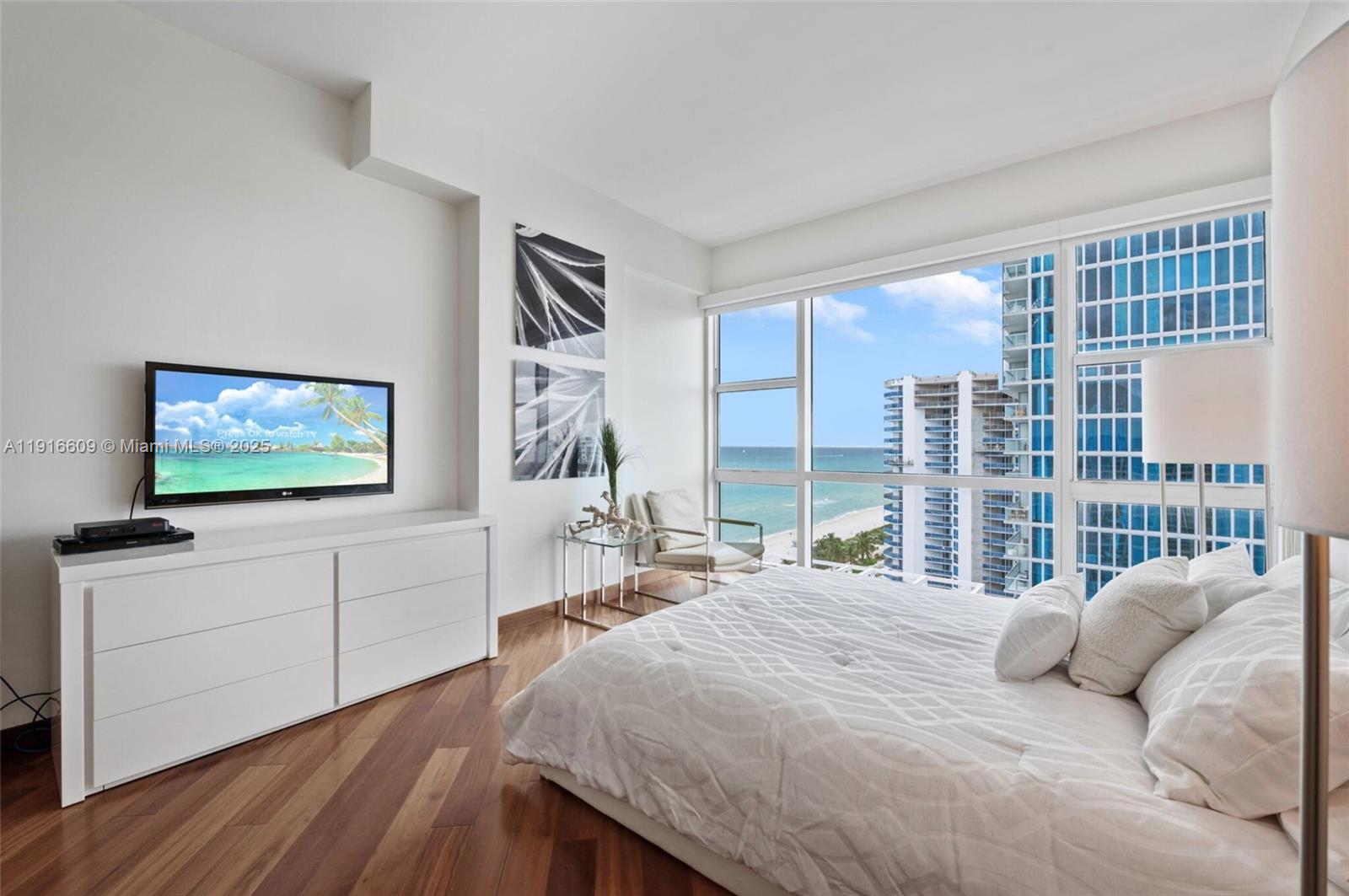 6801 Collins Ave Unit: PH06 (Deed PH 10)