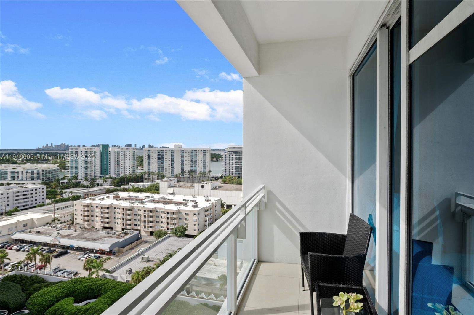 6801 Collins Ave Unit: PH06 (Deed PH 10)