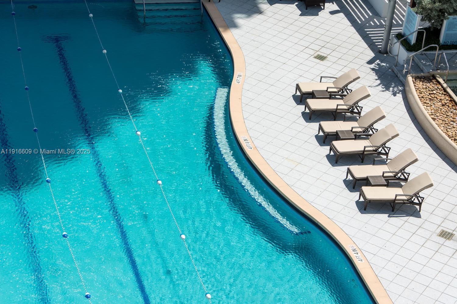 6801 Collins Ave Unit: PH06 (Deed PH 10)