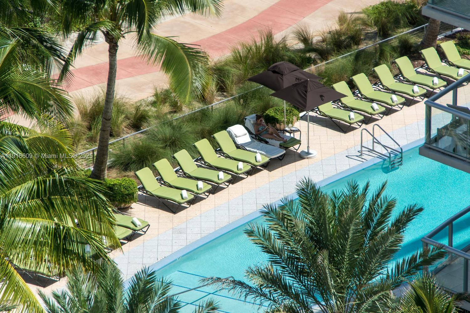 6801 Collins Ave Unit: PH06 (Deed PH 10)