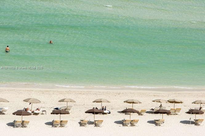 6801 Collins Ave Unit: PH06 (Deed PH 10)