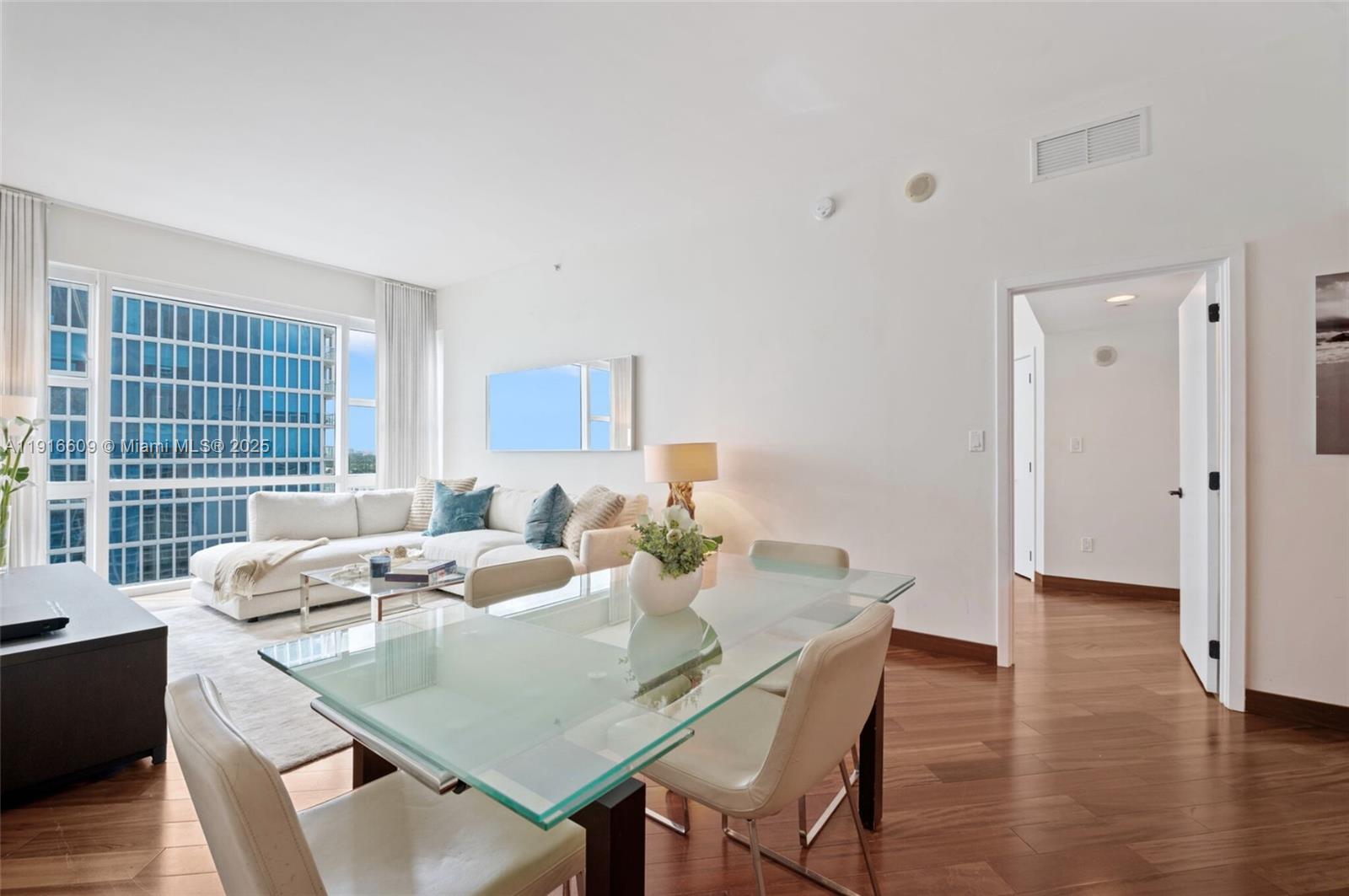 6801 Collins Ave Unit: PH06 (Deed PH 10)
