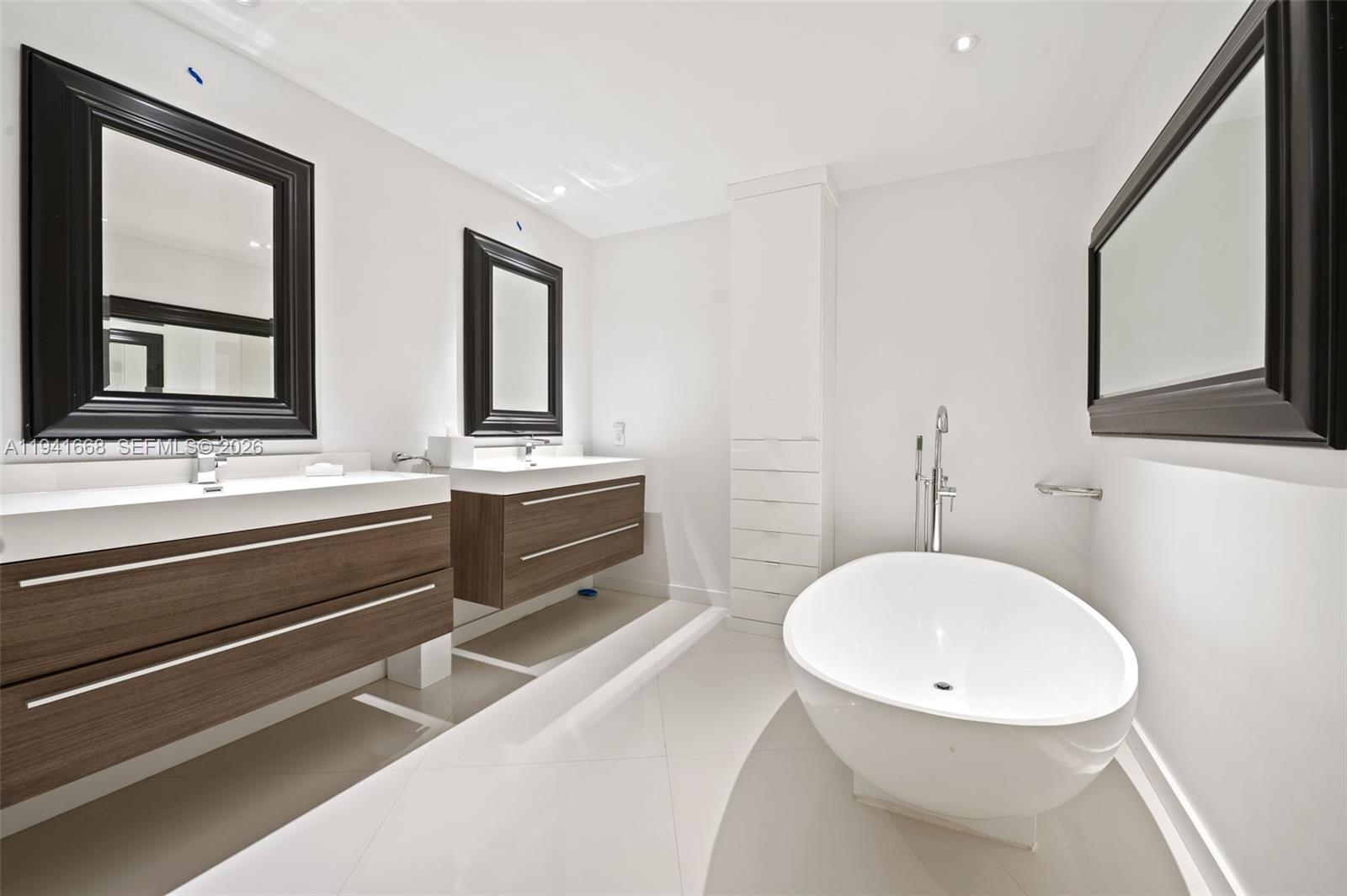 9601 Collins Ave # 908