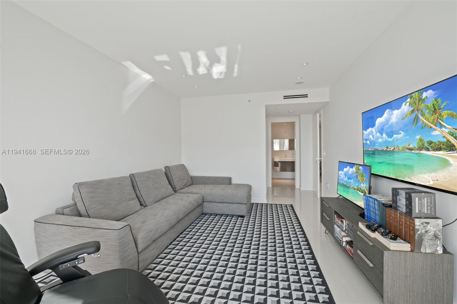 9601 Collins Ave # 908