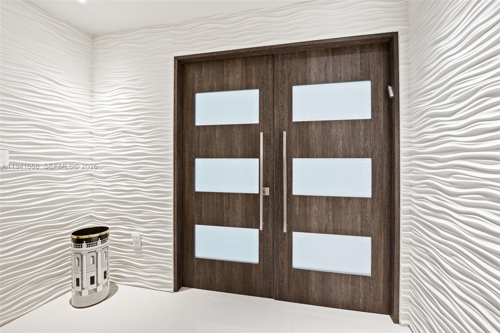 9601 Collins Ave # 908