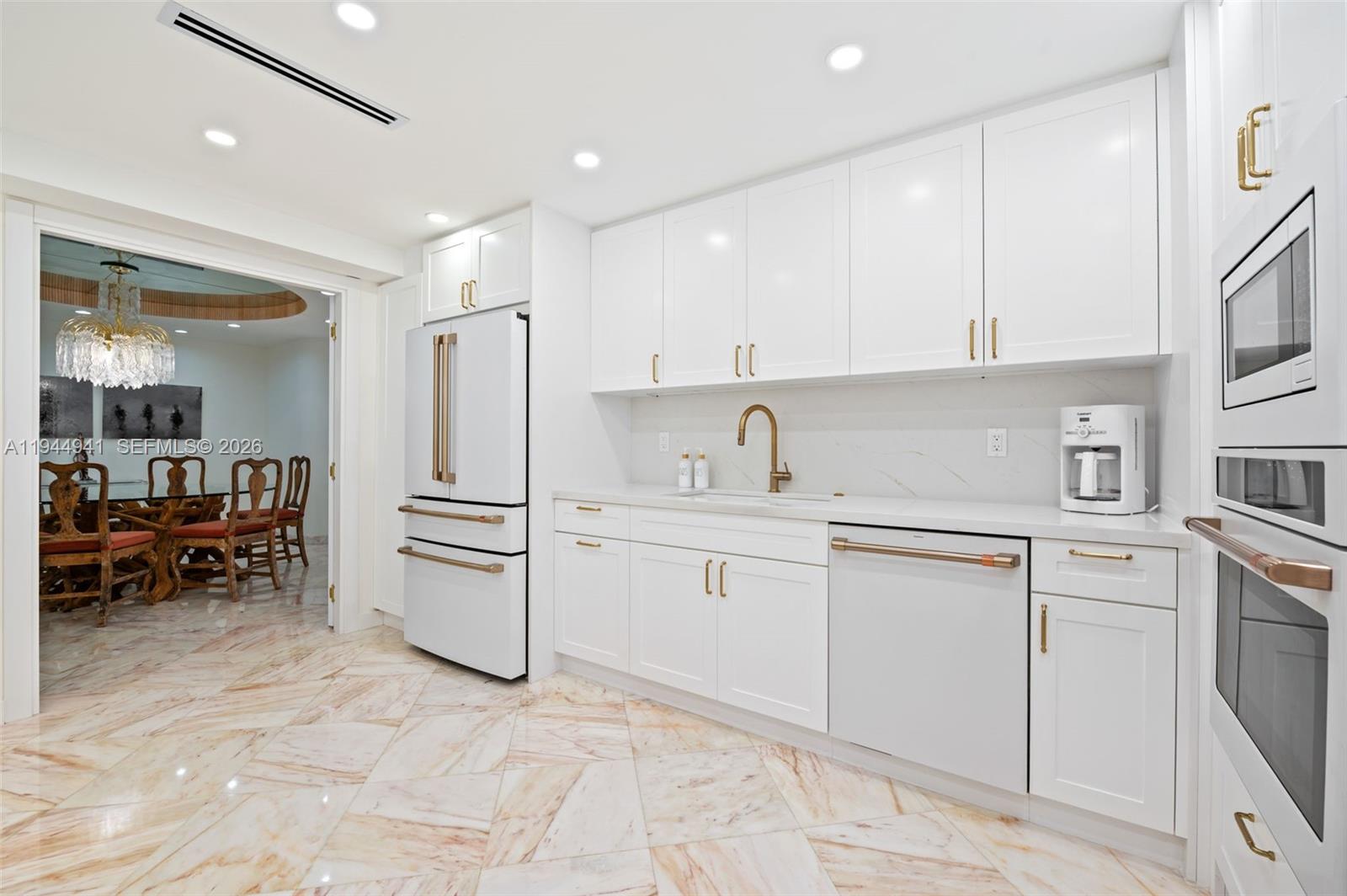 10155 Collins Ave # 604