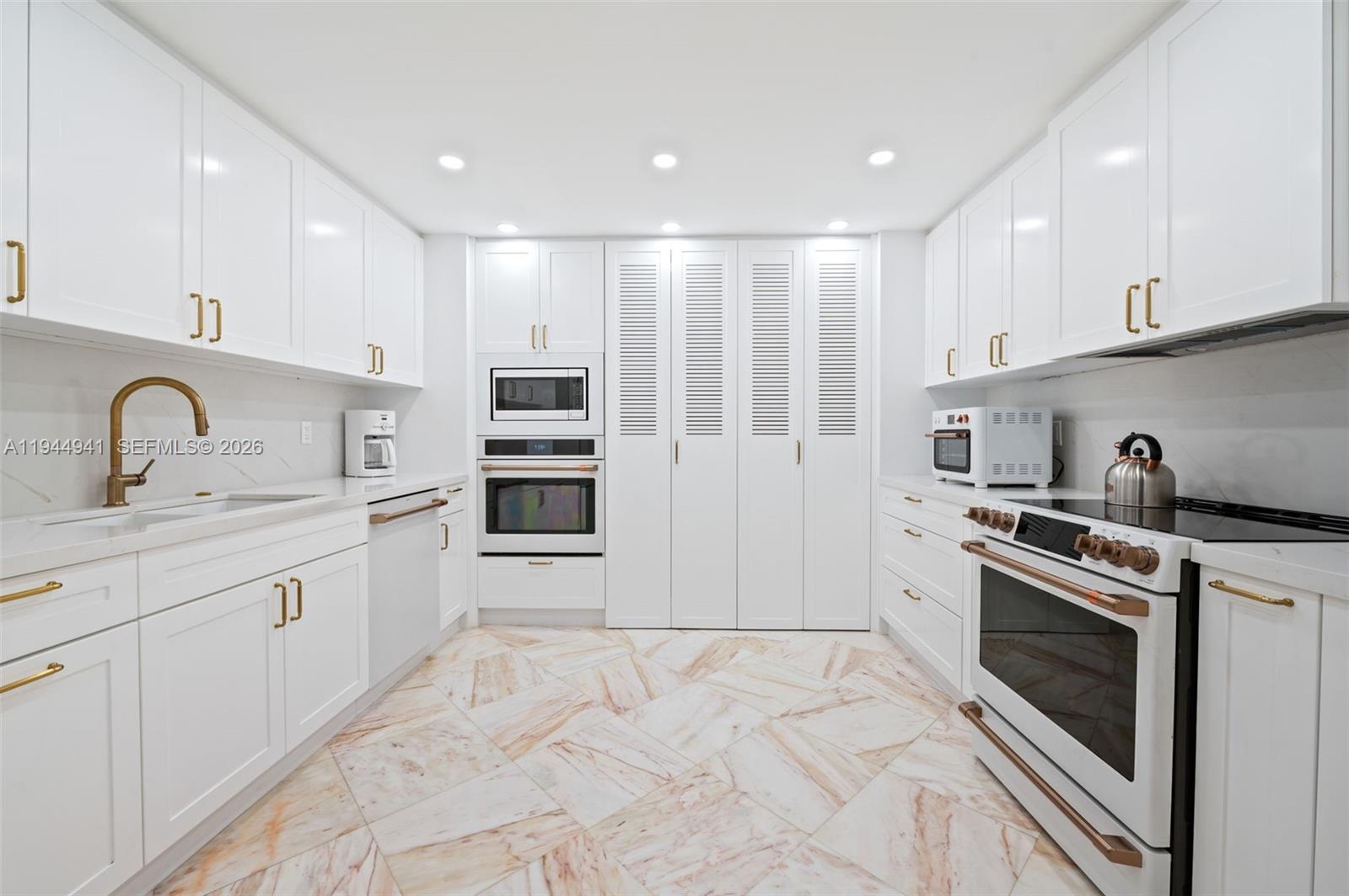 10155 Collins Ave # 604