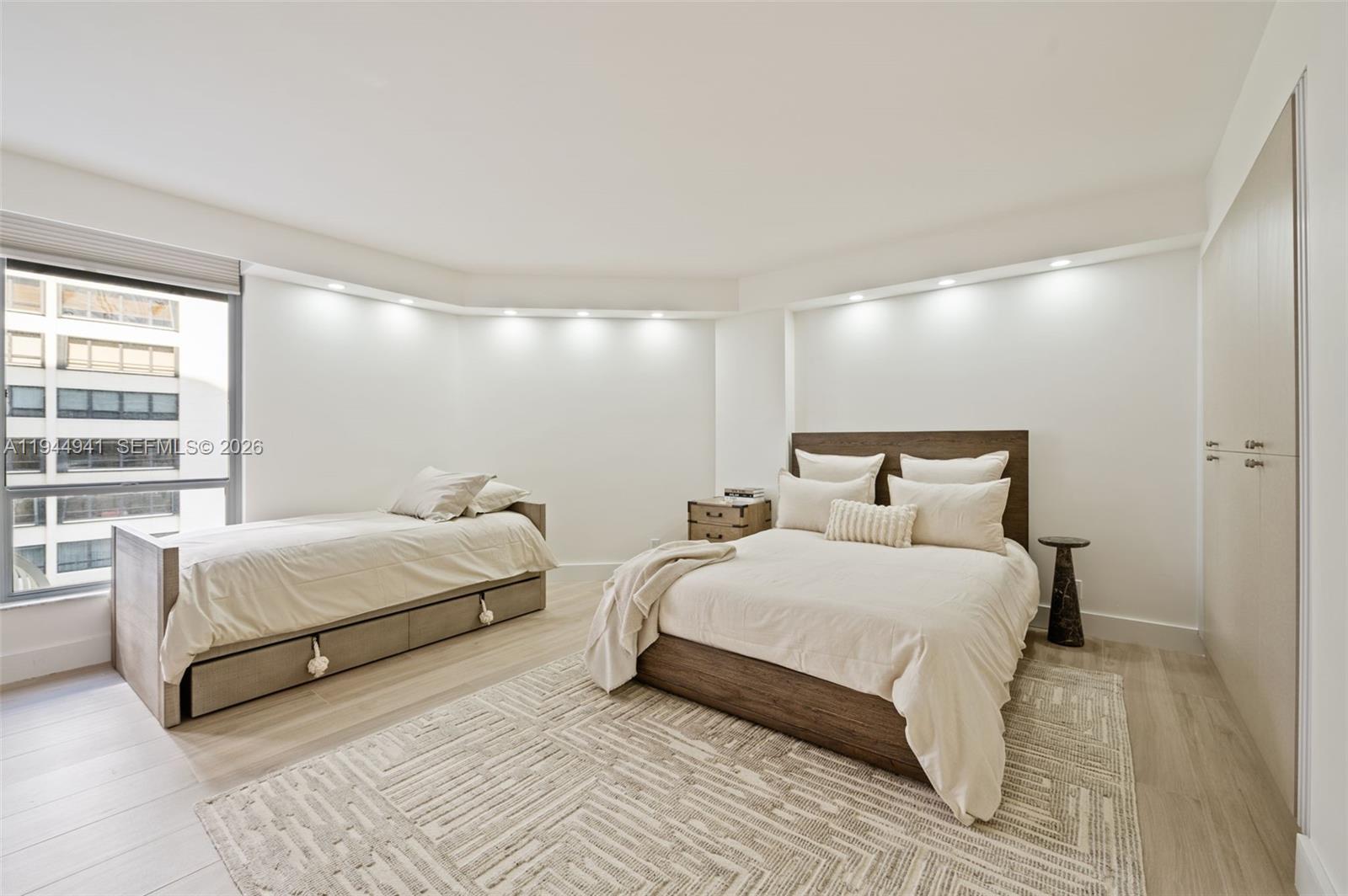 10155 Collins Ave # 604