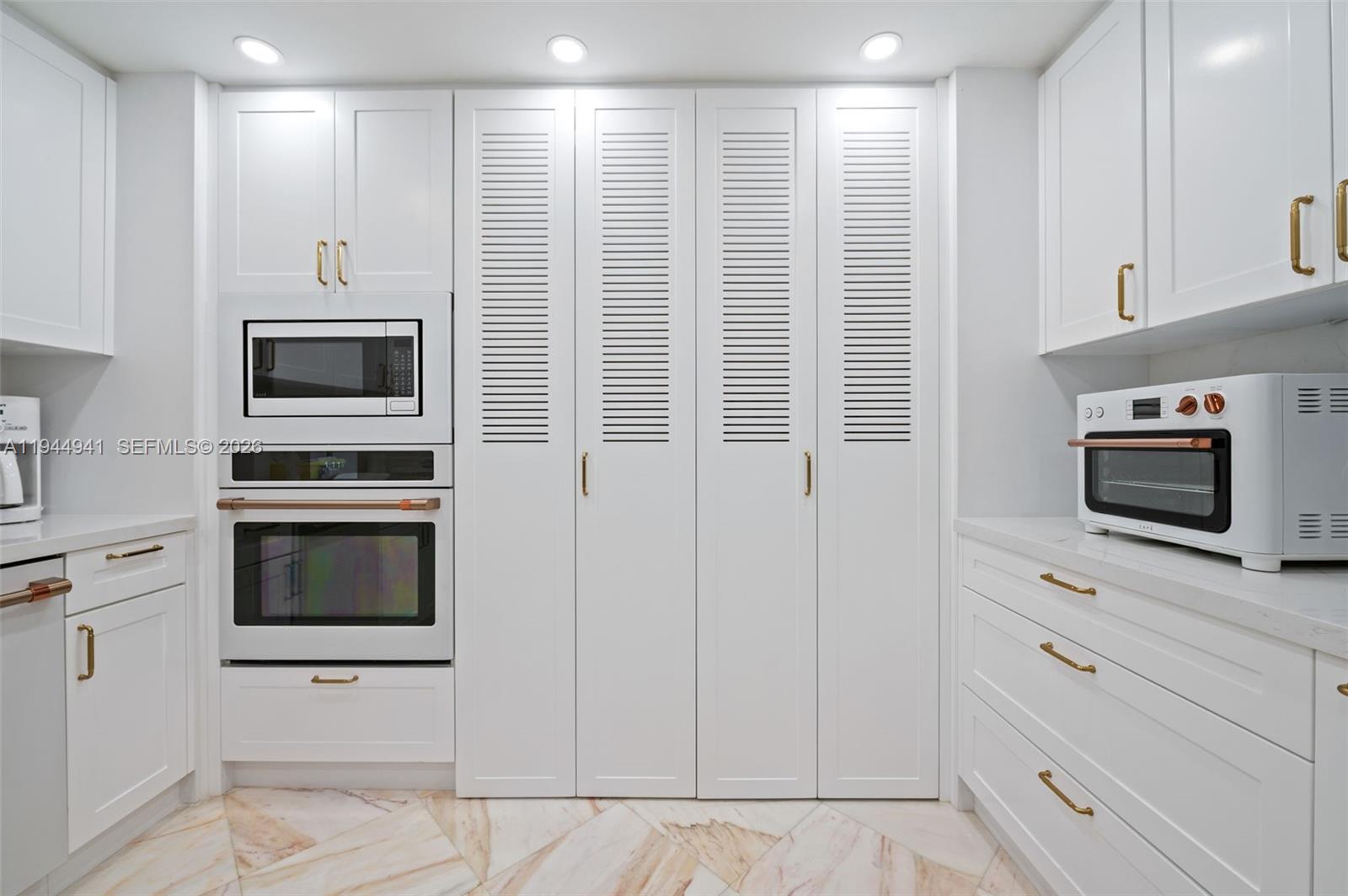 10155 Collins Ave # 604