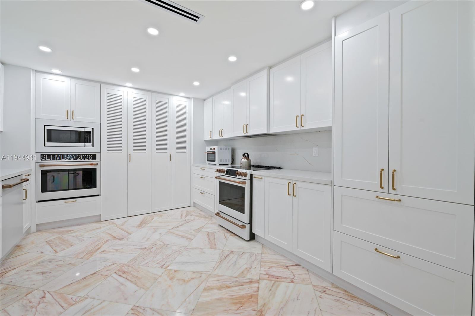 10155 Collins Ave # 604