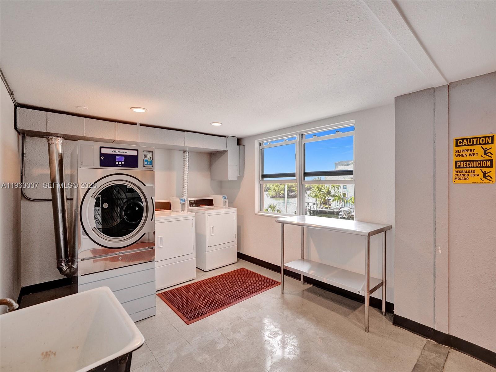 400 Kings Point Dr # 314