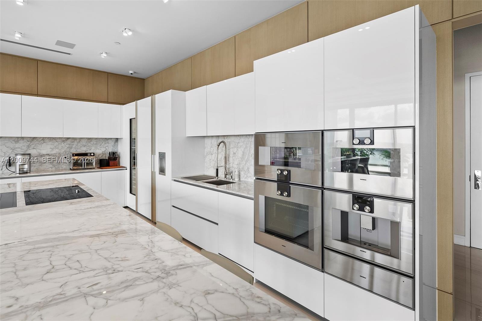 10201 Collins Ave Unit: UPH2803