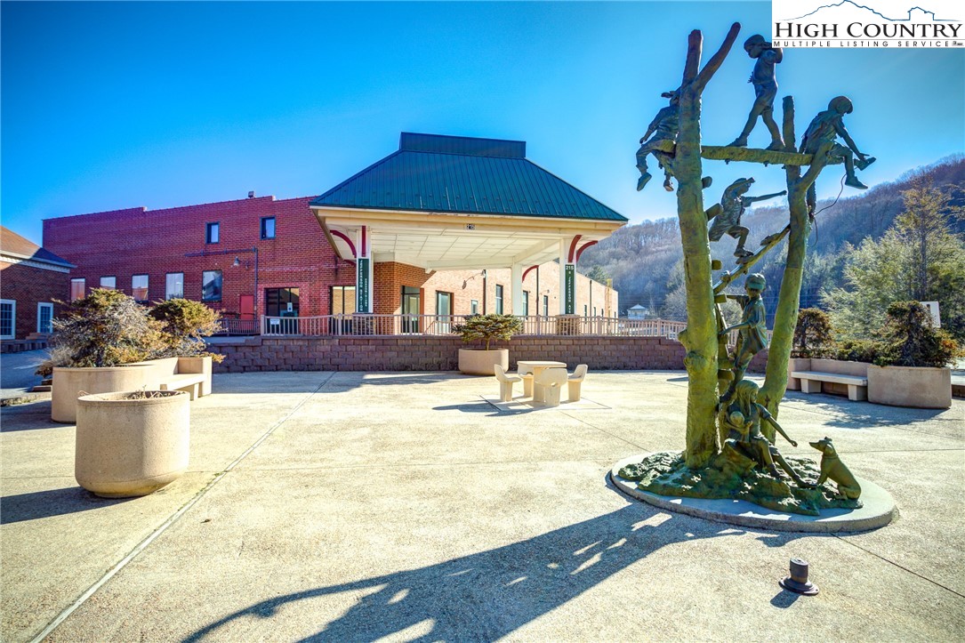 215 S Jefferson Avenue 215