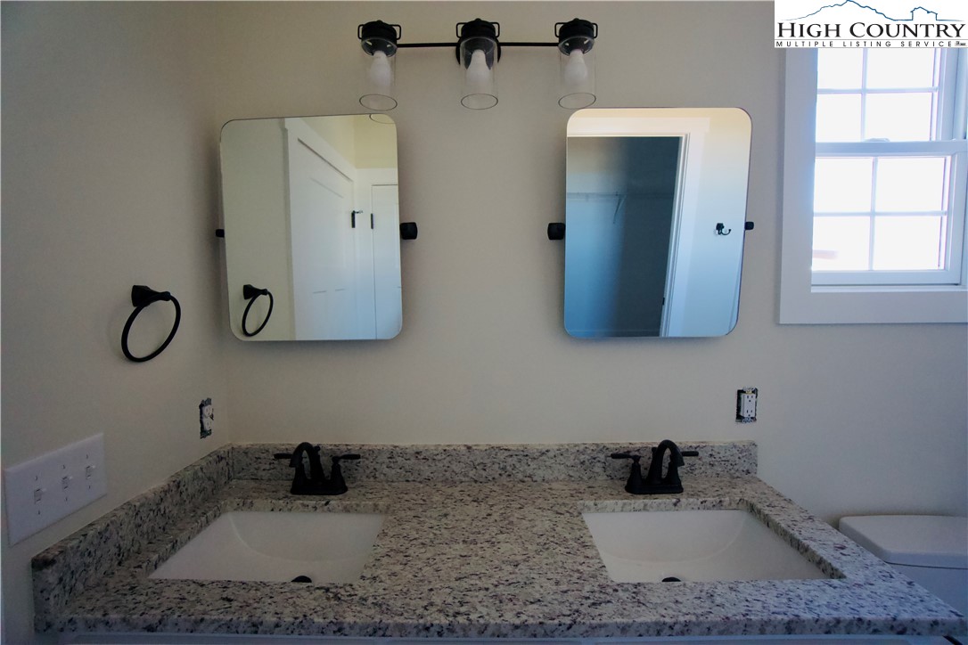 264 W Evergreen Street