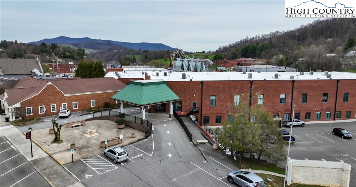 215 S Jefferson Avenue 102