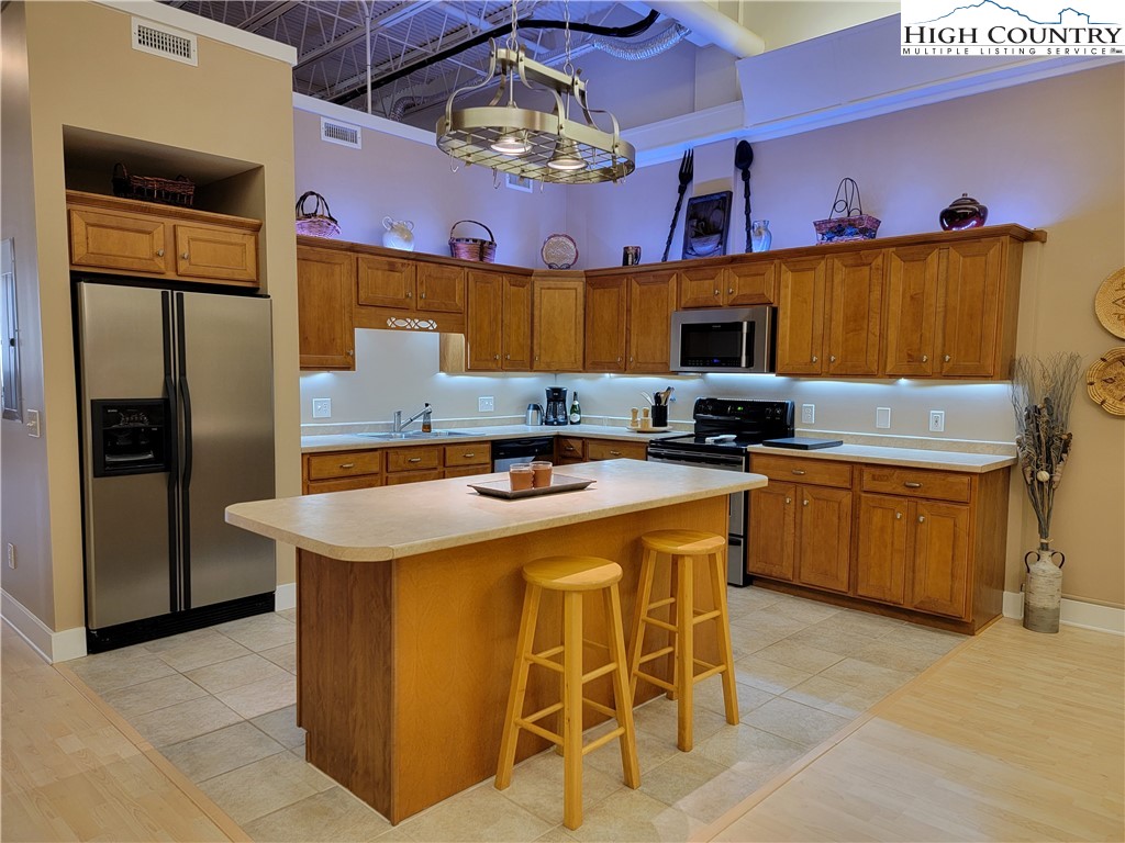 215 S Jefferson Avenue 102