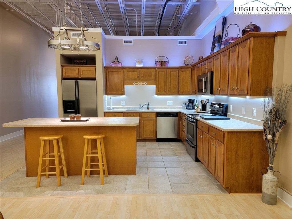 215 S Jefferson Avenue 102