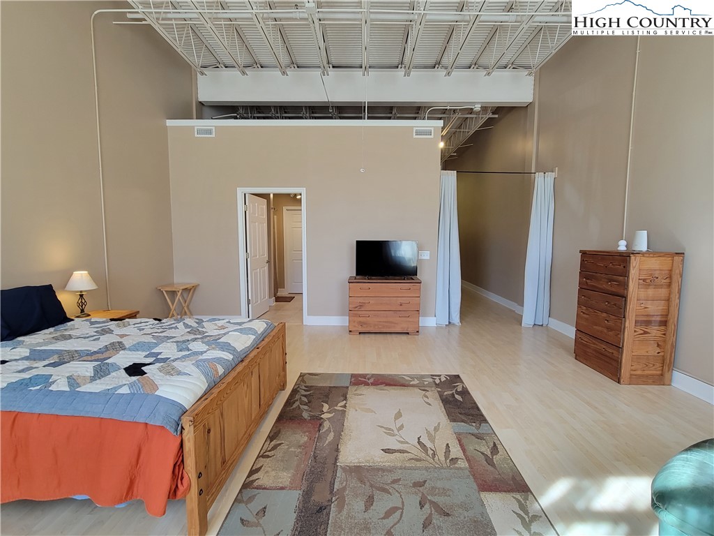 215 S Jefferson Avenue 102