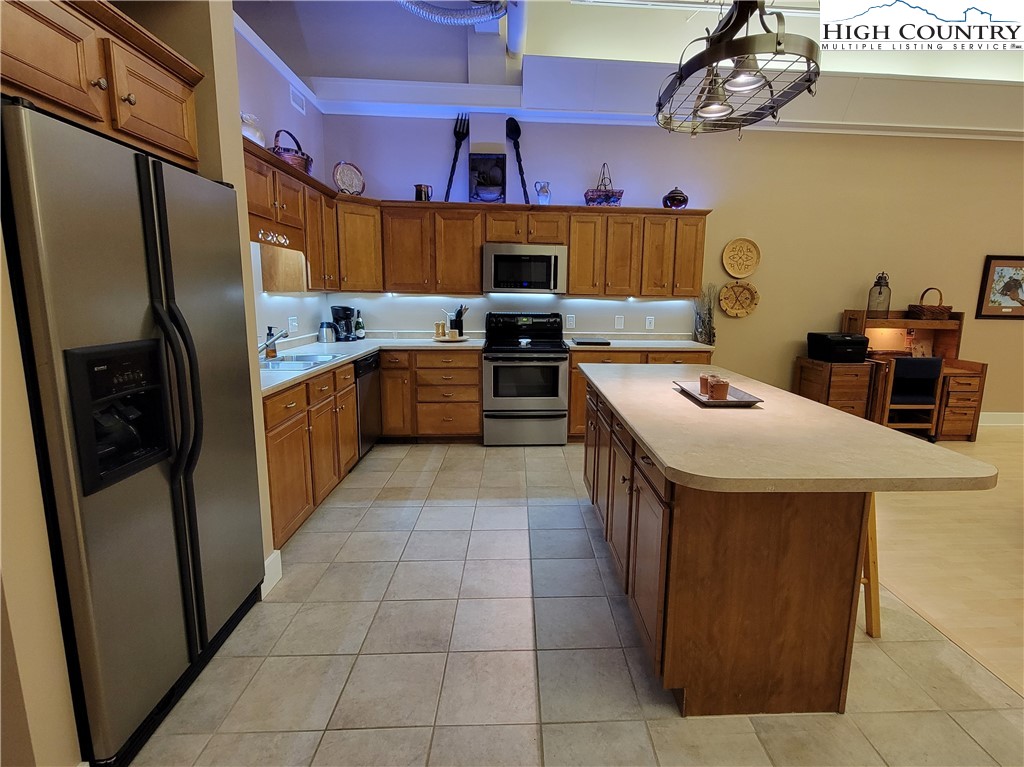 215 S Jefferson Avenue 102