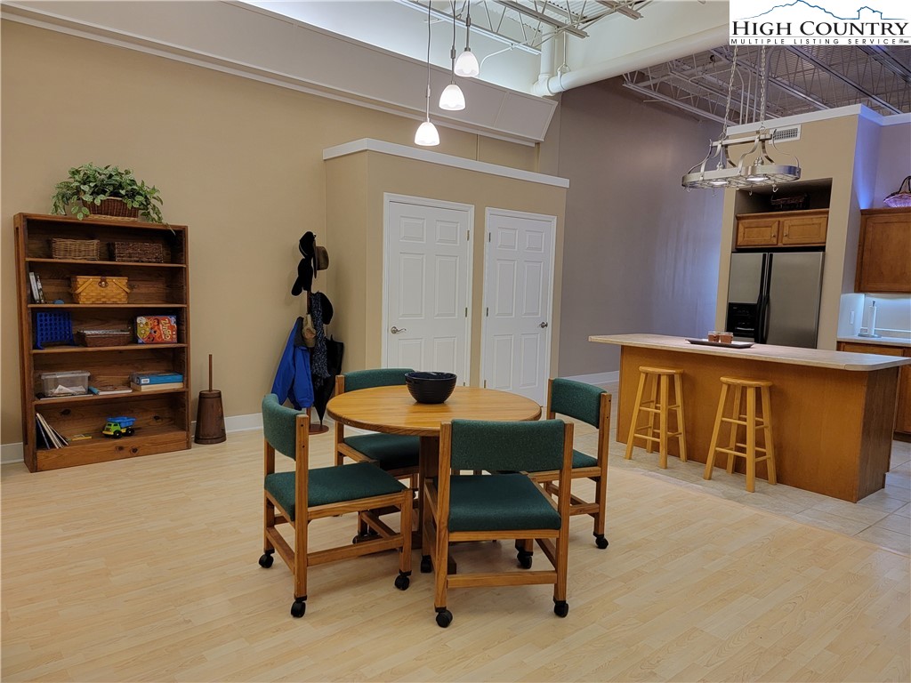 215 S Jefferson Avenue 102