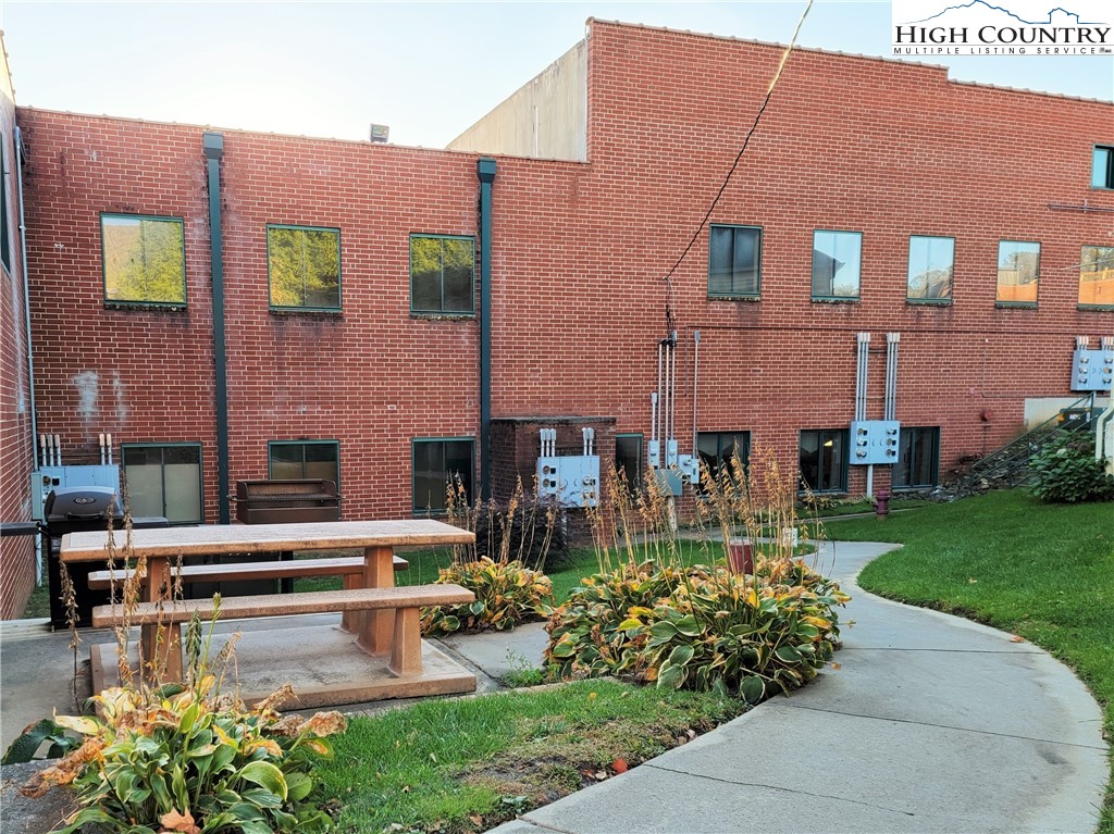 215 S Jefferson Avenue 102